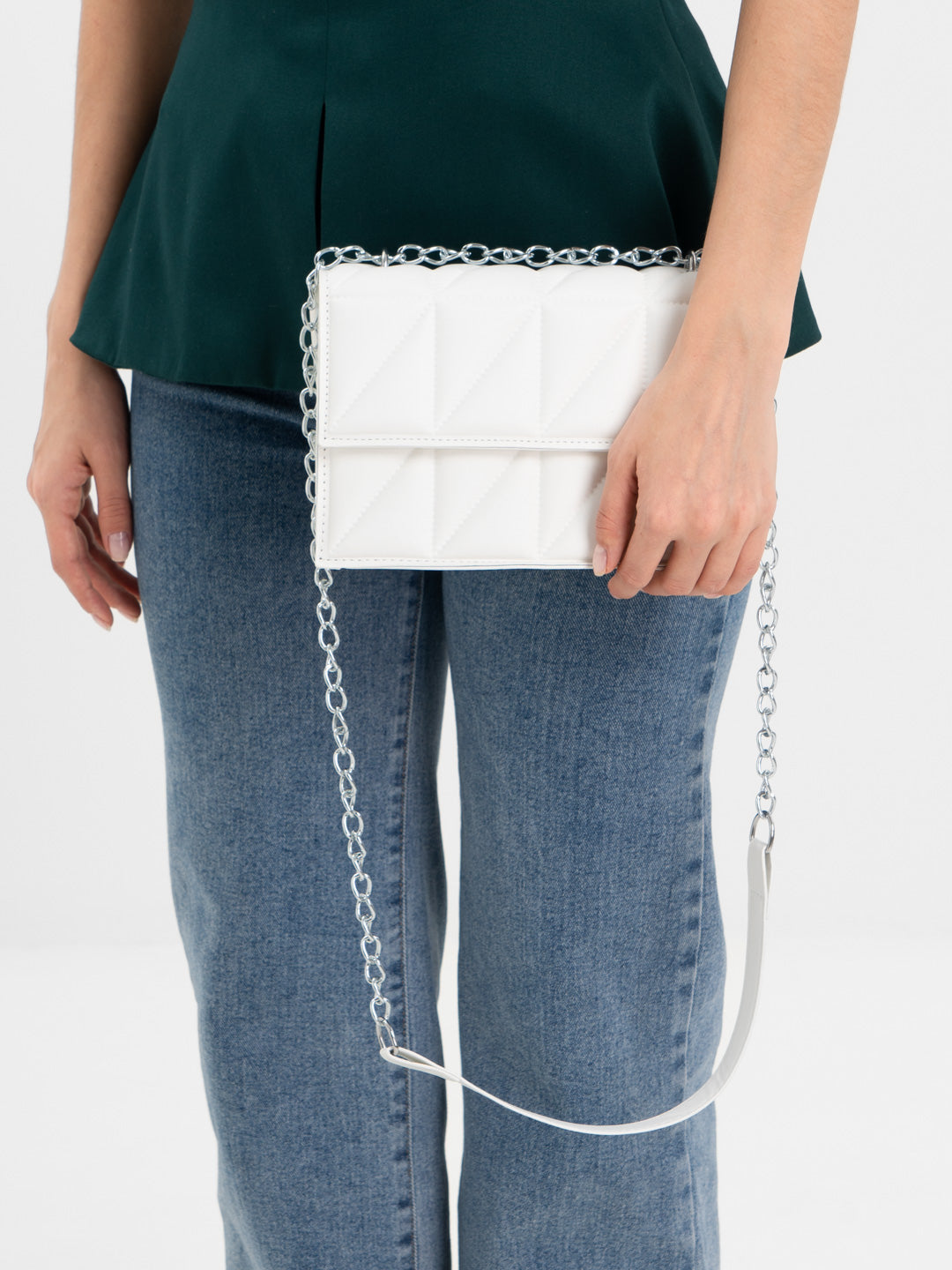 Trendy Crossbody Chain Bag - Stylish Square Design